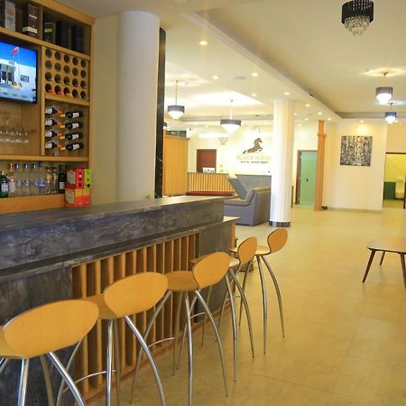 Black Horse Hotel Apartment Addis Ababa Bagian luar foto