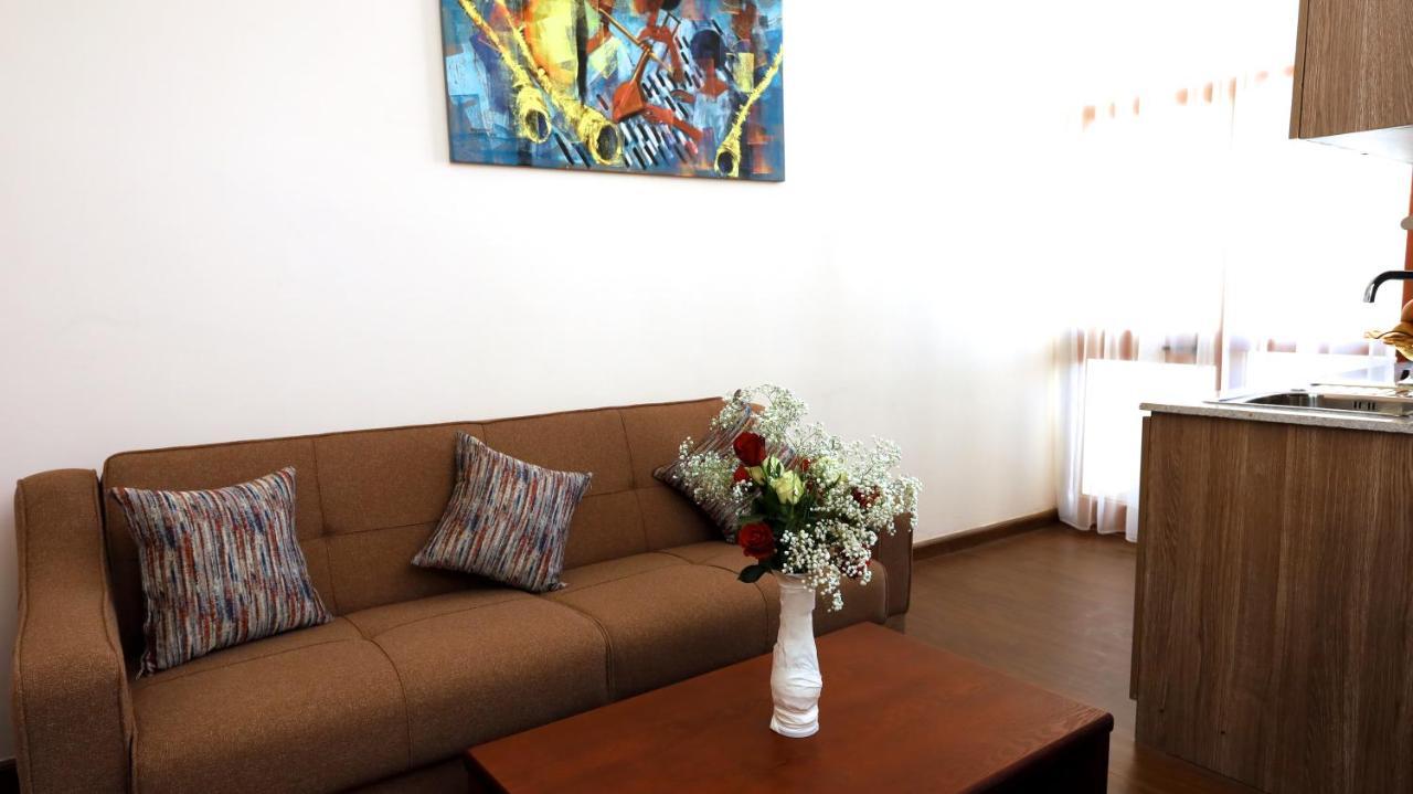 Black Horse Hotel Apartment Addis Ababa Bagian luar foto