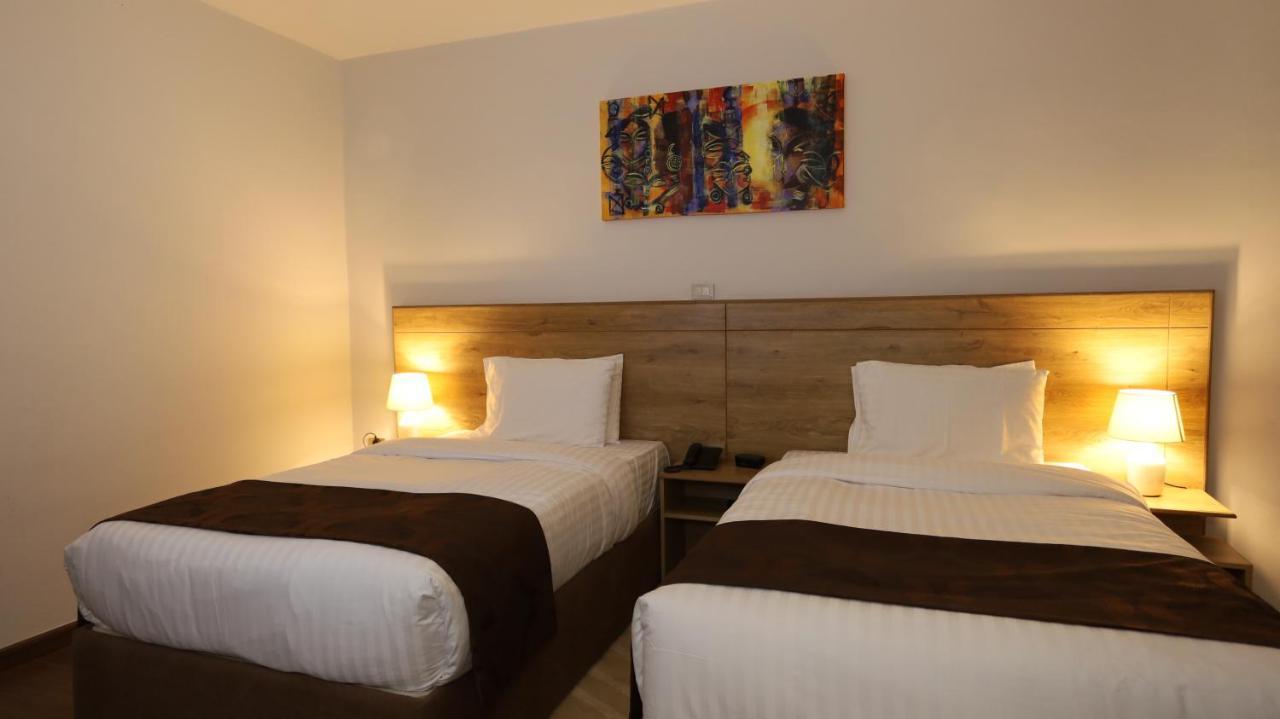 Black Horse Hotel Apartment Addis Ababa Bagian luar foto