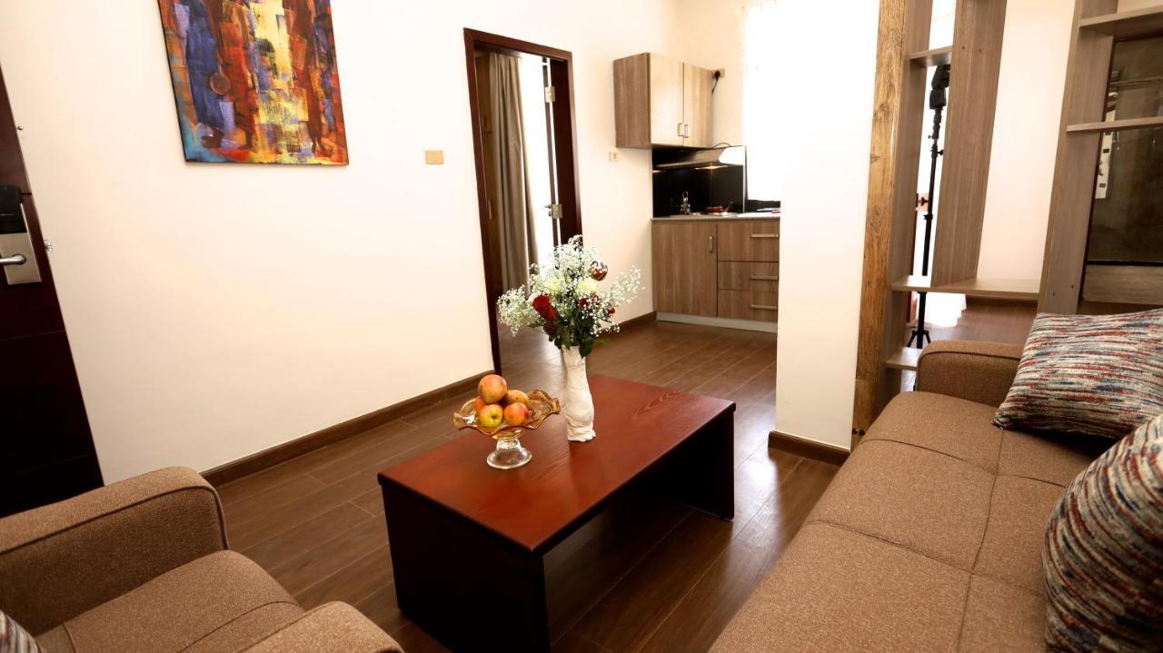 Black Horse Hotel Apartment Addis Ababa Bagian luar foto