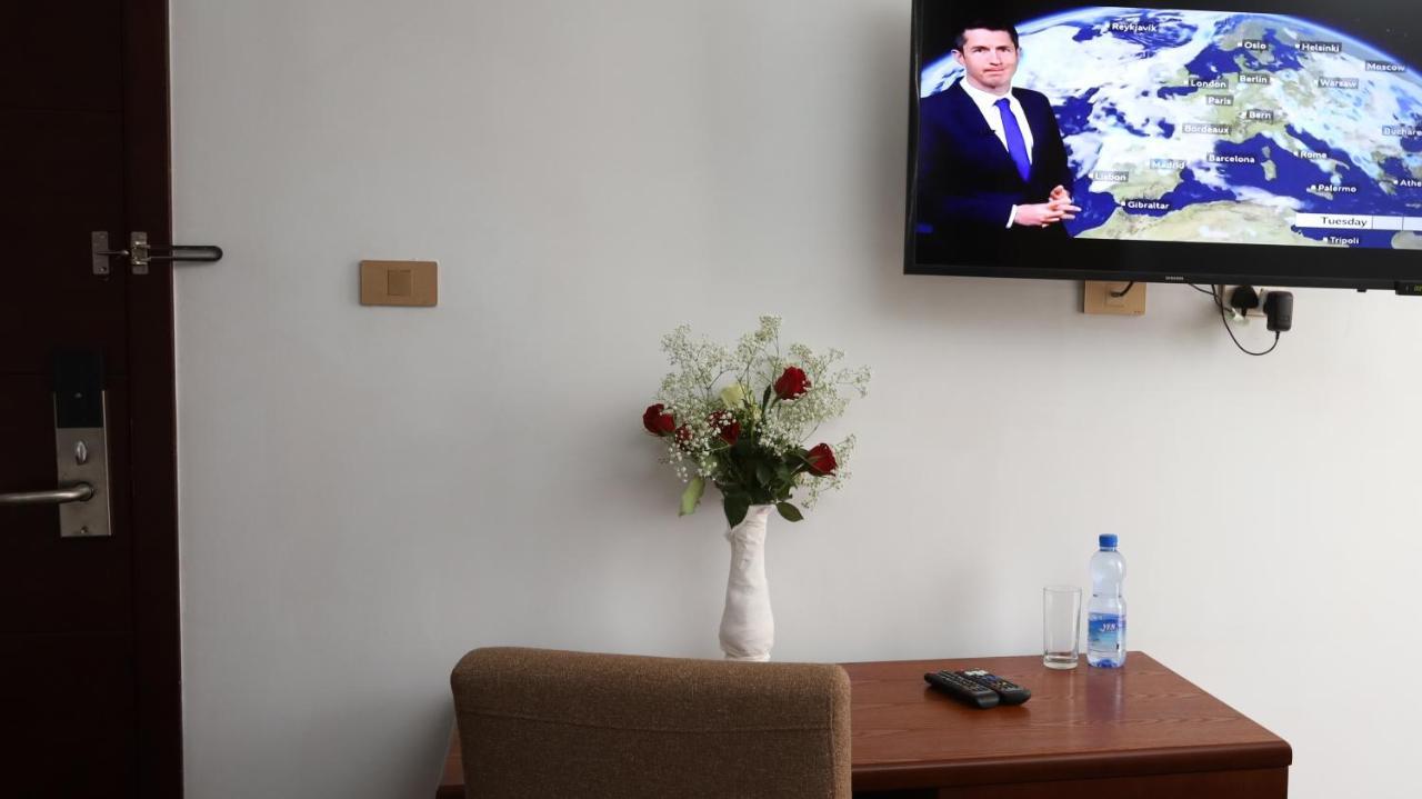 Black Horse Hotel Apartment Addis Ababa Bagian luar foto