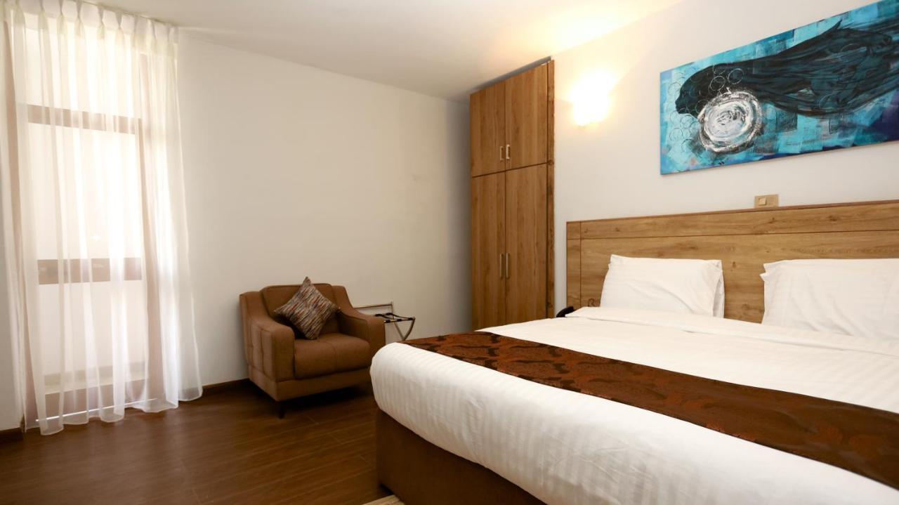 Black Horse Hotel Apartment Addis Ababa Bagian luar foto