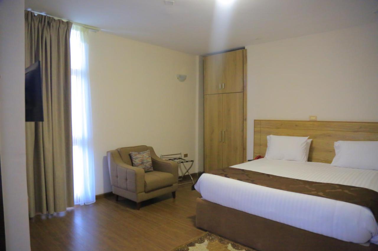 Black Horse Hotel Apartment Addis Ababa Bagian luar foto