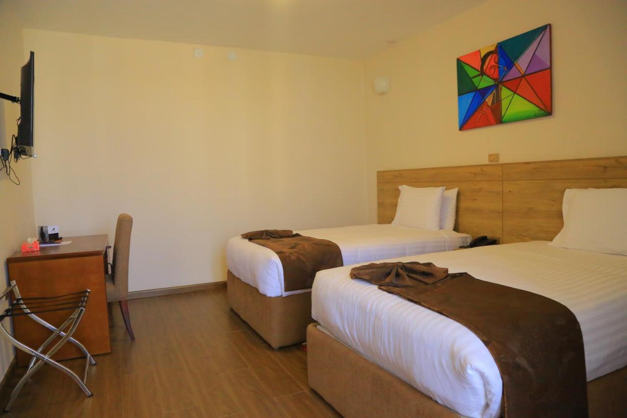 Black Horse Hotel Apartment Addis Ababa Bagian luar foto