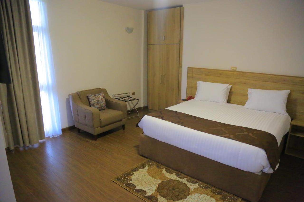 Black Horse Hotel Apartment Addis Ababa Bagian luar foto