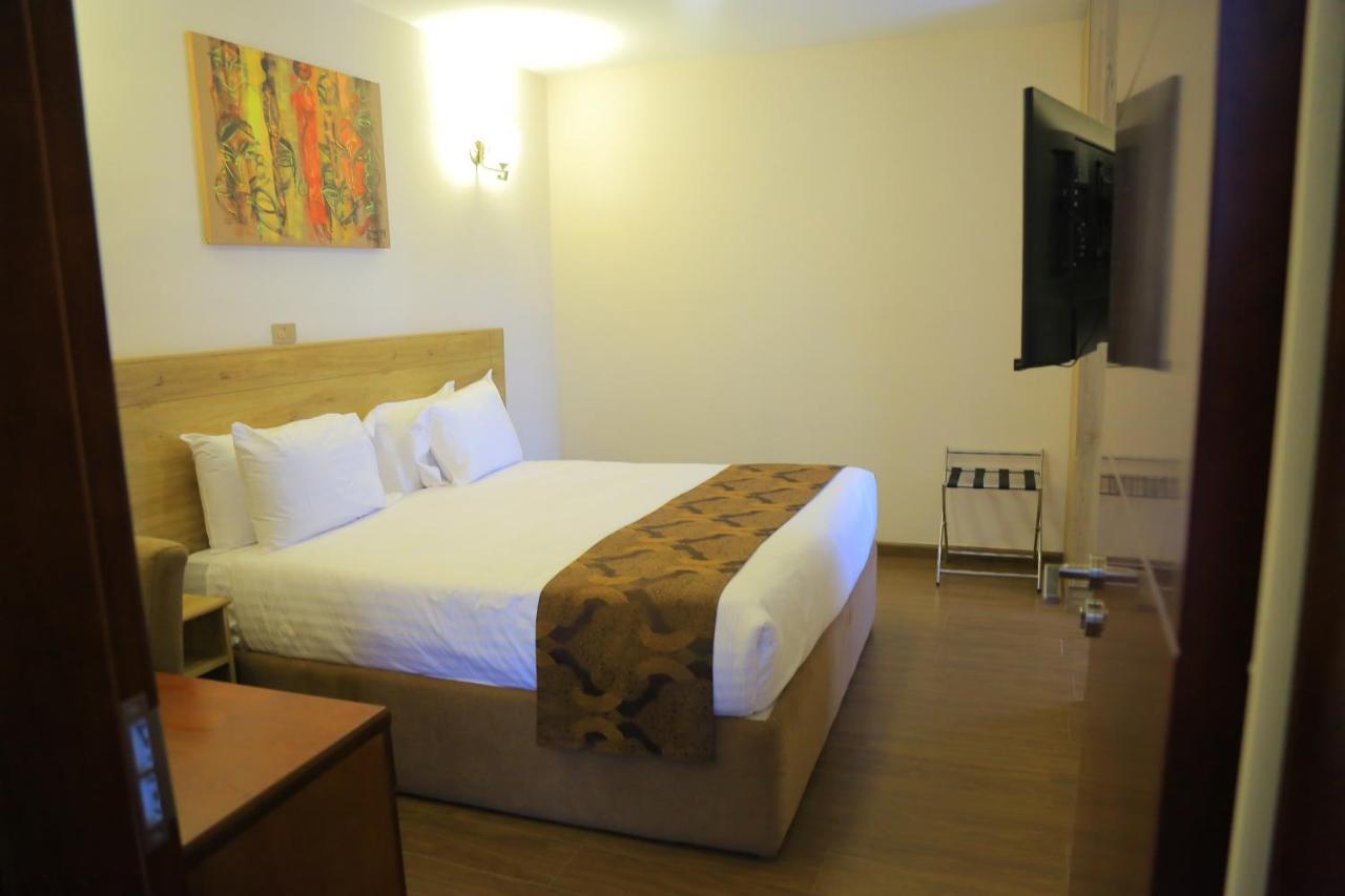 Black Horse Hotel Apartment Addis Ababa Bagian luar foto