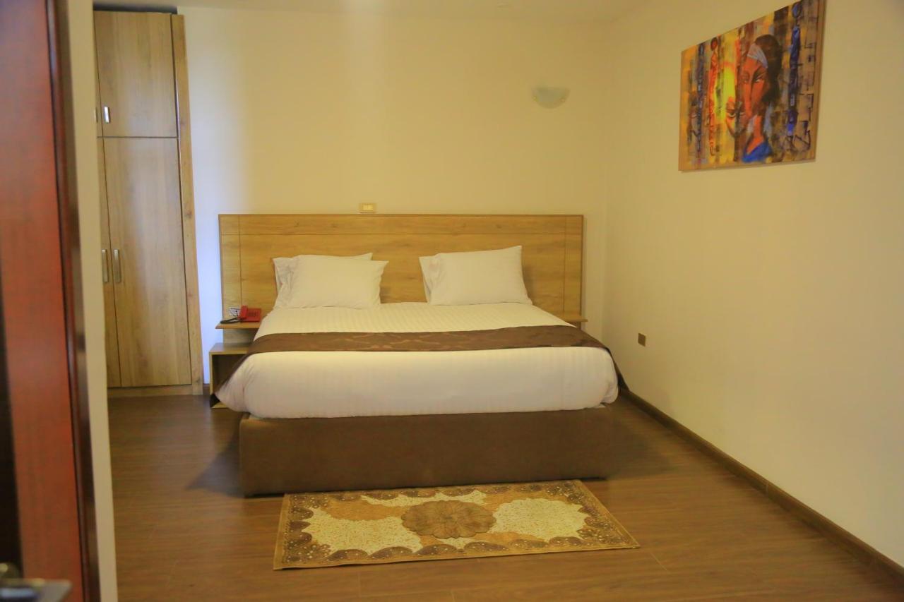 Black Horse Hotel Apartment Addis Ababa Bagian luar foto