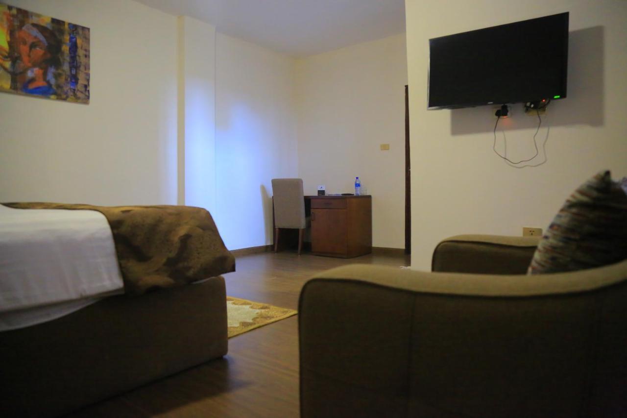 Black Horse Hotel Apartment Addis Ababa Bagian luar foto
