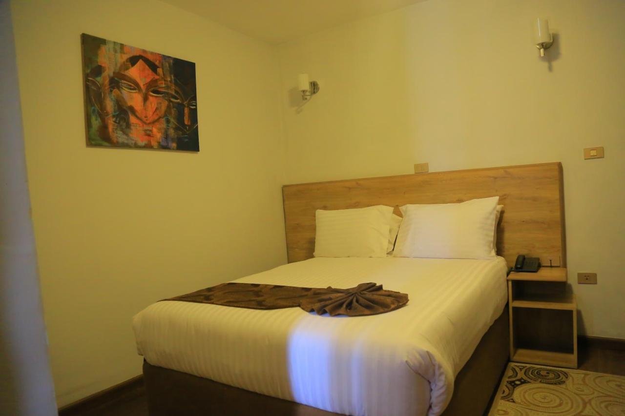 Black Horse Hotel Apartment Addis Ababa Bagian luar foto